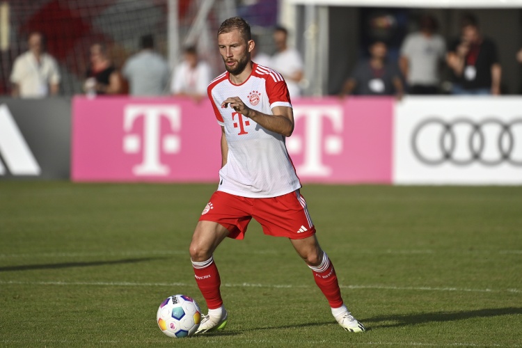 记者：莱默尔脚踝有伤，但对阵多特依然带伤出战