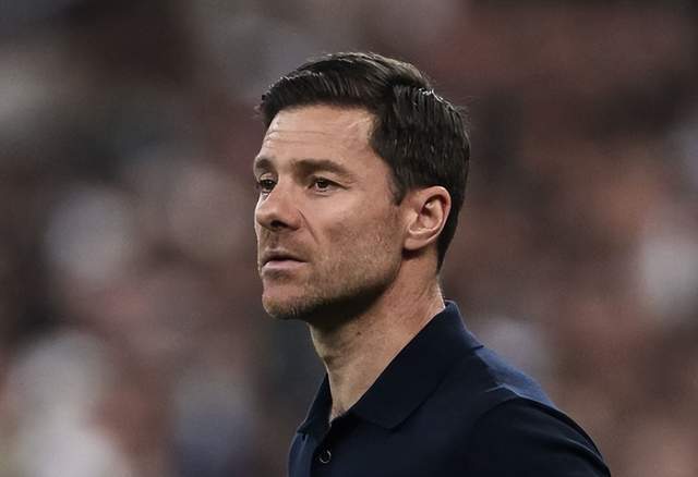 开云体育注册-拿400万赔偿金走人！阿隆索忠告皇马：别给球员巨大的权力